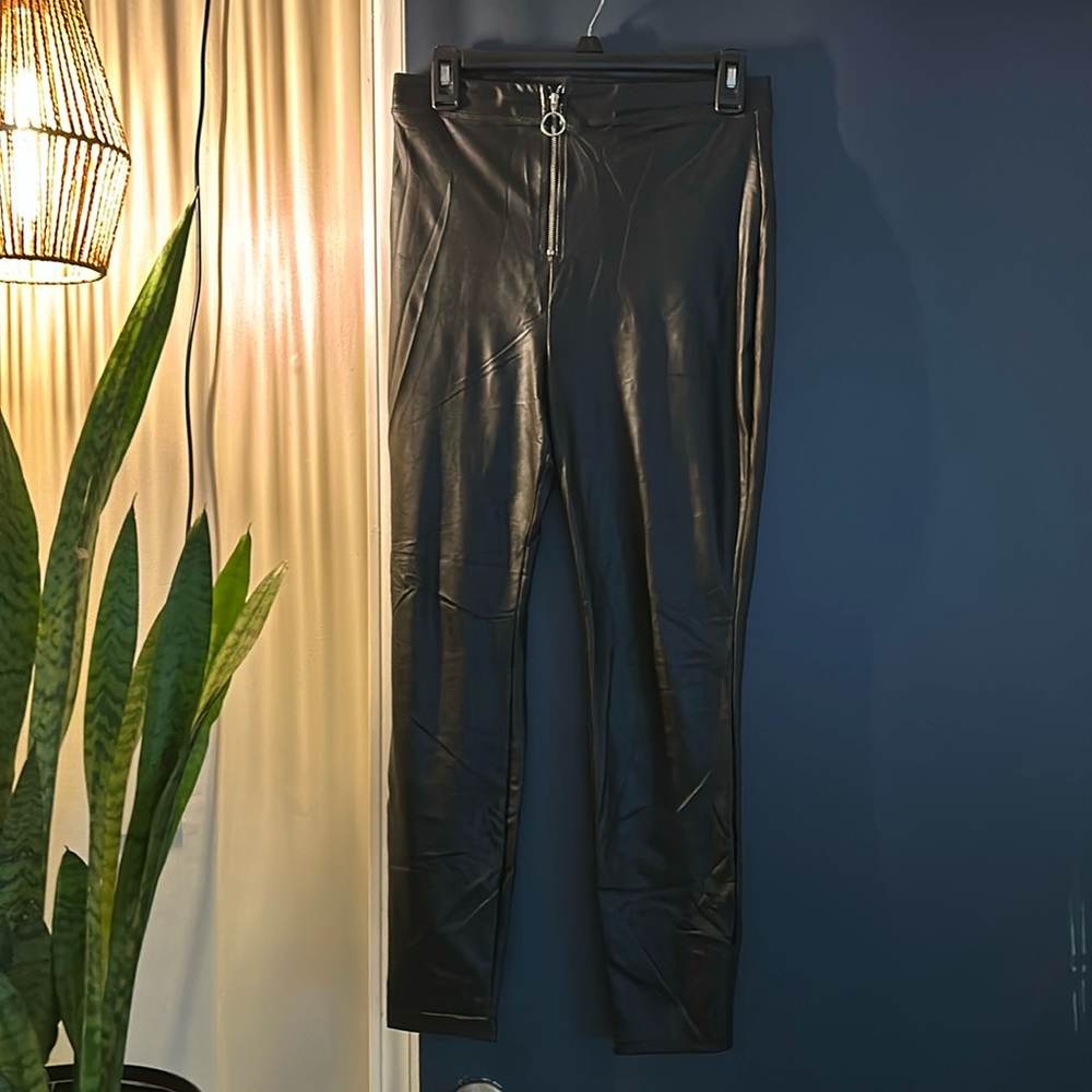 Pleather leggings with front ring zipper